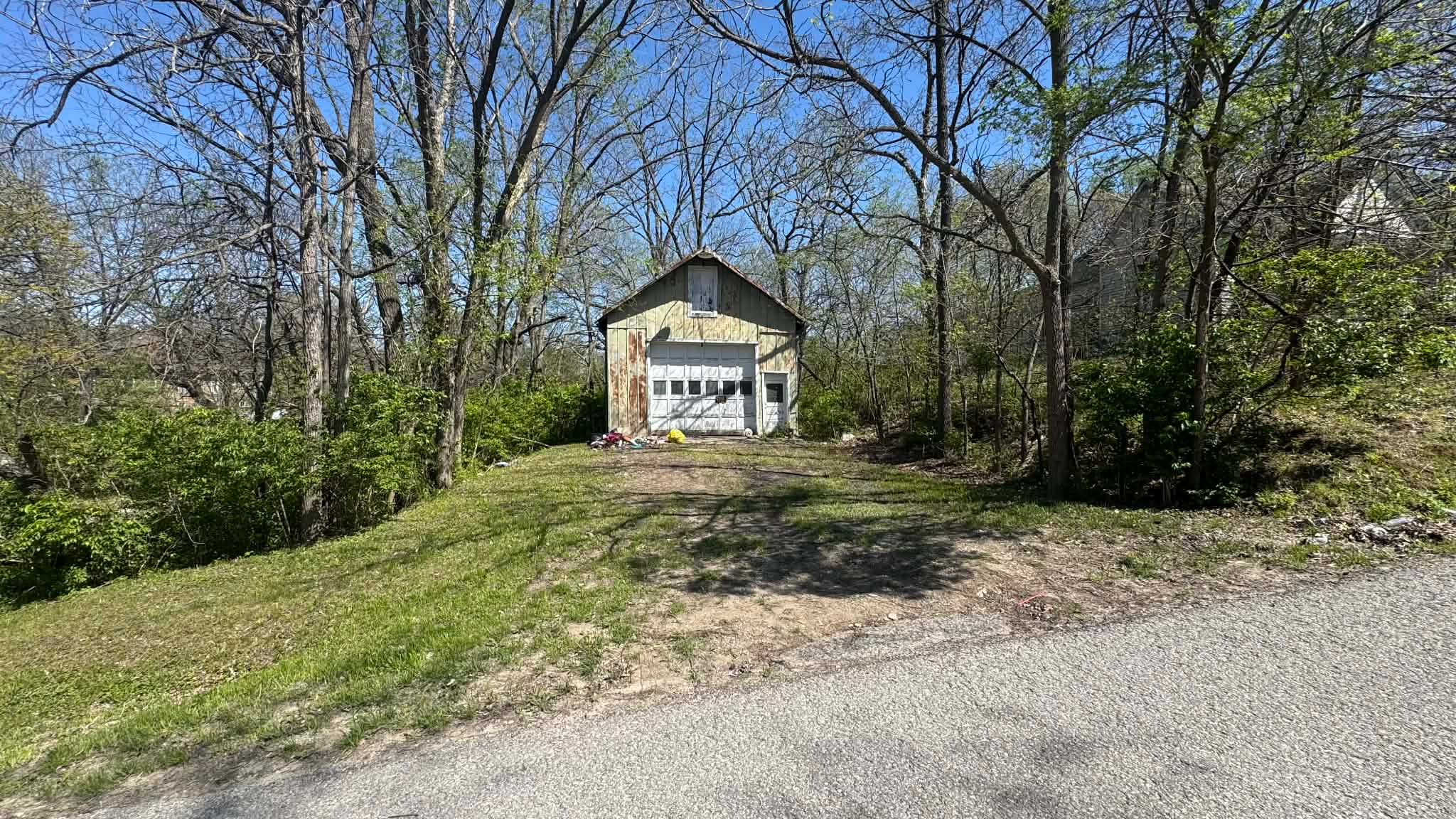 Small Lot with Shed in Bethany